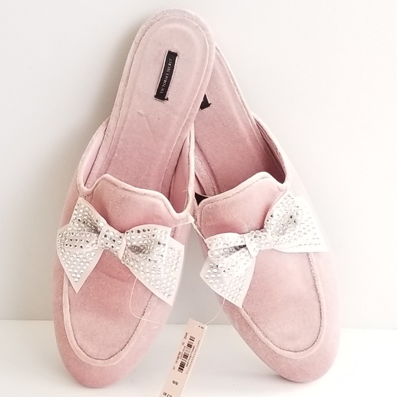 Victoria's Secret Shoes - Victoria's Secret Bling Rhinestone Bow Mule Slip🌸